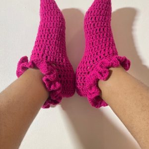 CHIC CROTCHET RUFFLE ANKLE SOCKS IN FUCHSIA PINK